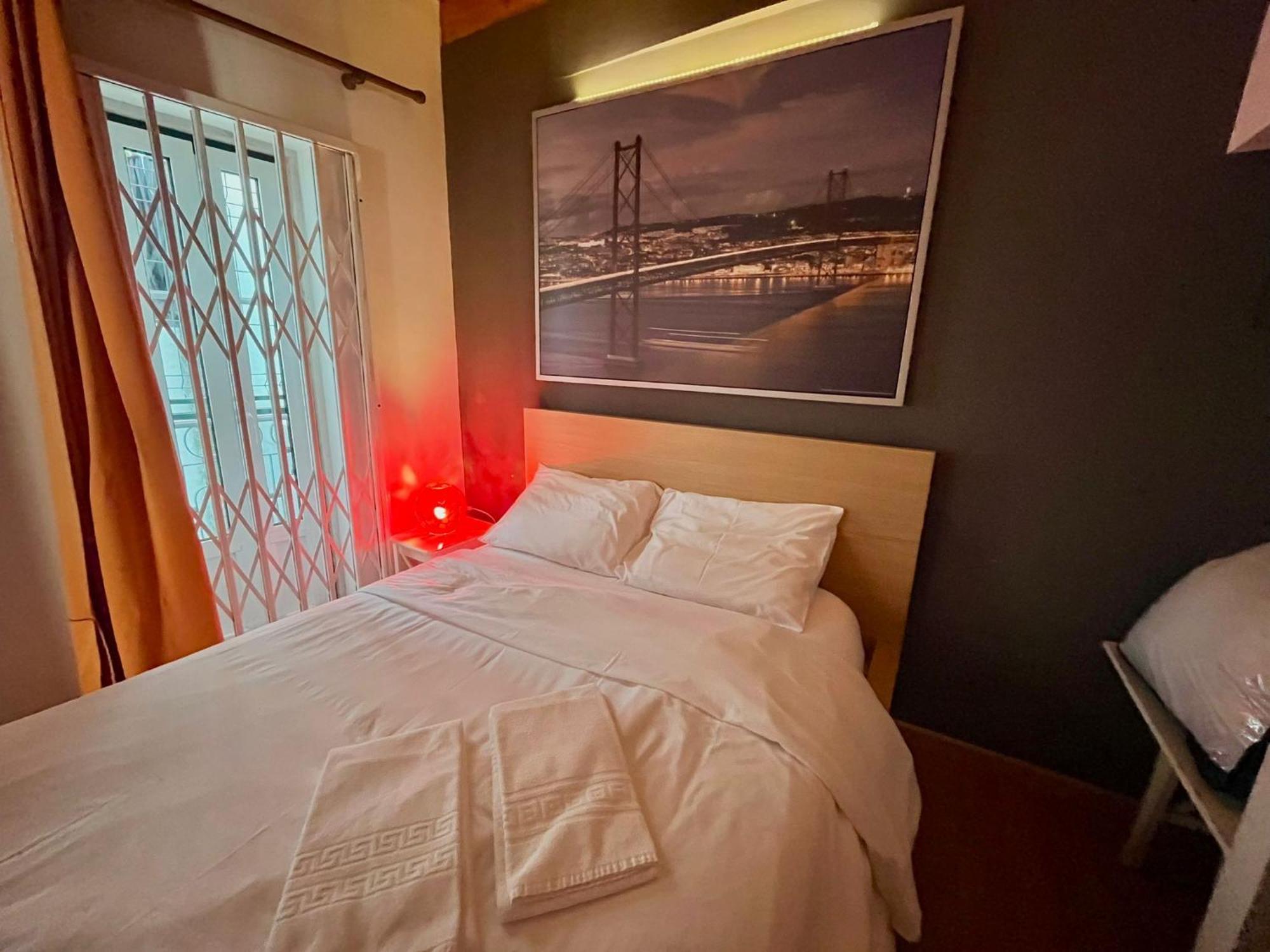 2 Bedroom, 2 Bathroom Apartment - Travessa Da Madalena Lissabon Exterior foto